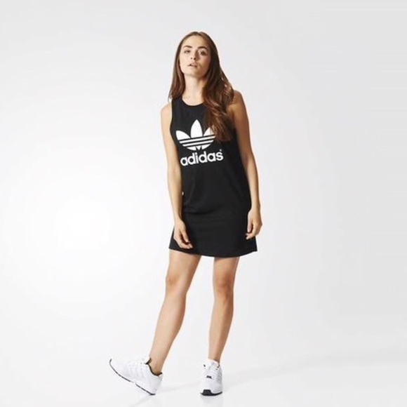 grå adidas dress grå adidas dress